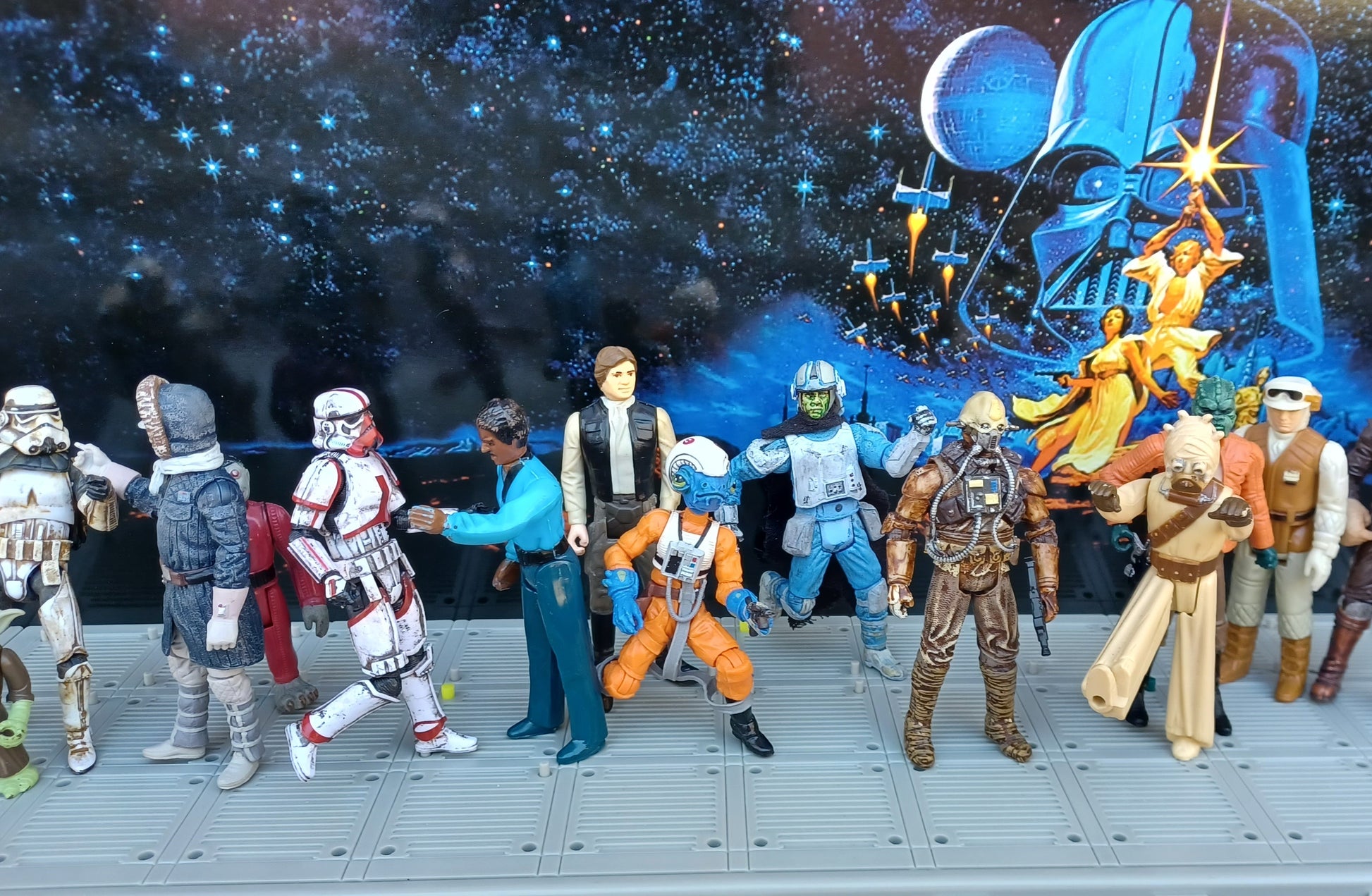 Display VINTAGE & MODERN figures together!